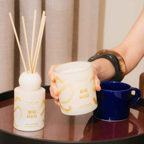 The Gift Label | Scented Candle | Big Hug | Rosy Peach & Amber The Gift Label | Scented Candle | Big Hug | Rosy Peach & Amber