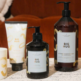 The Gift Label | Body Wash Tube | Big Hug | Rosy Peach & Amber | 200ml
