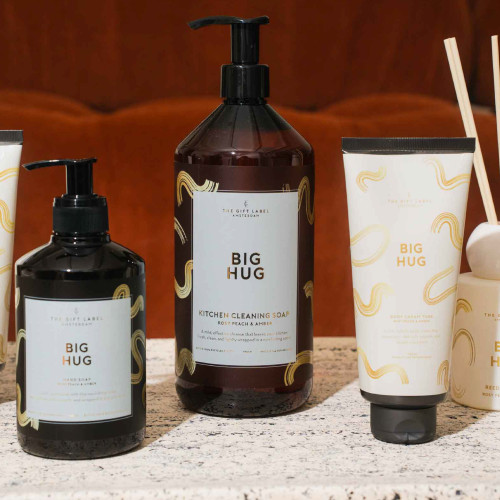 The Gift Label | Body Wash | Big Hug | Rosy Peach & Amber | 1000ml The Gift Label | Body Wash | Big Hug | Rosy Peach & Amber | 1000ml